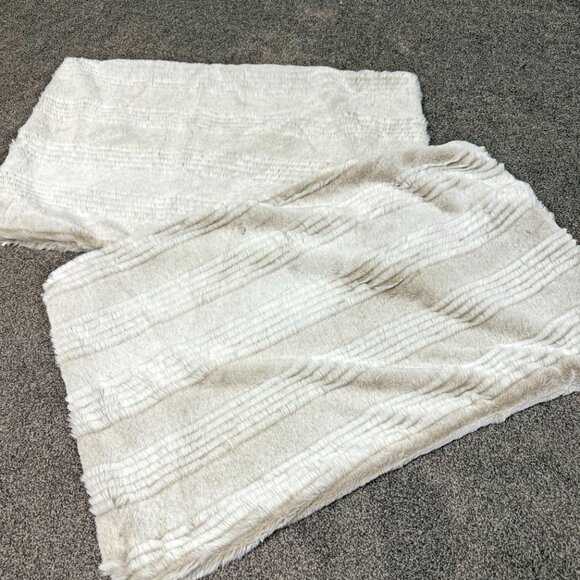 Frye Soft Plush Comforter Set - Picture 10 of 12